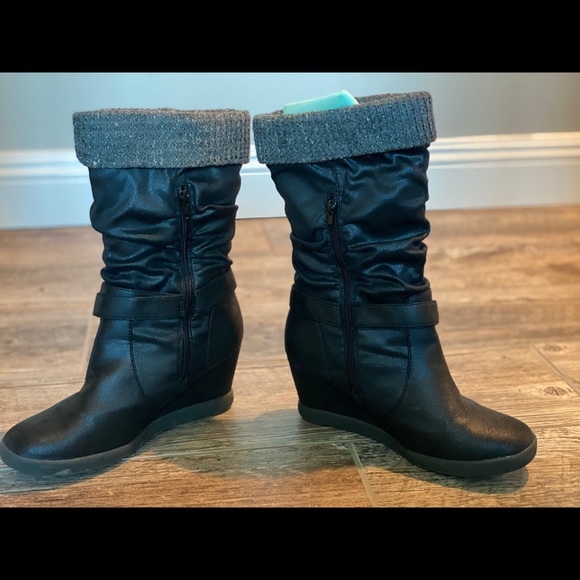Roxy Cute Black Sweater Accent Zip Boots - Picture 6 of 8